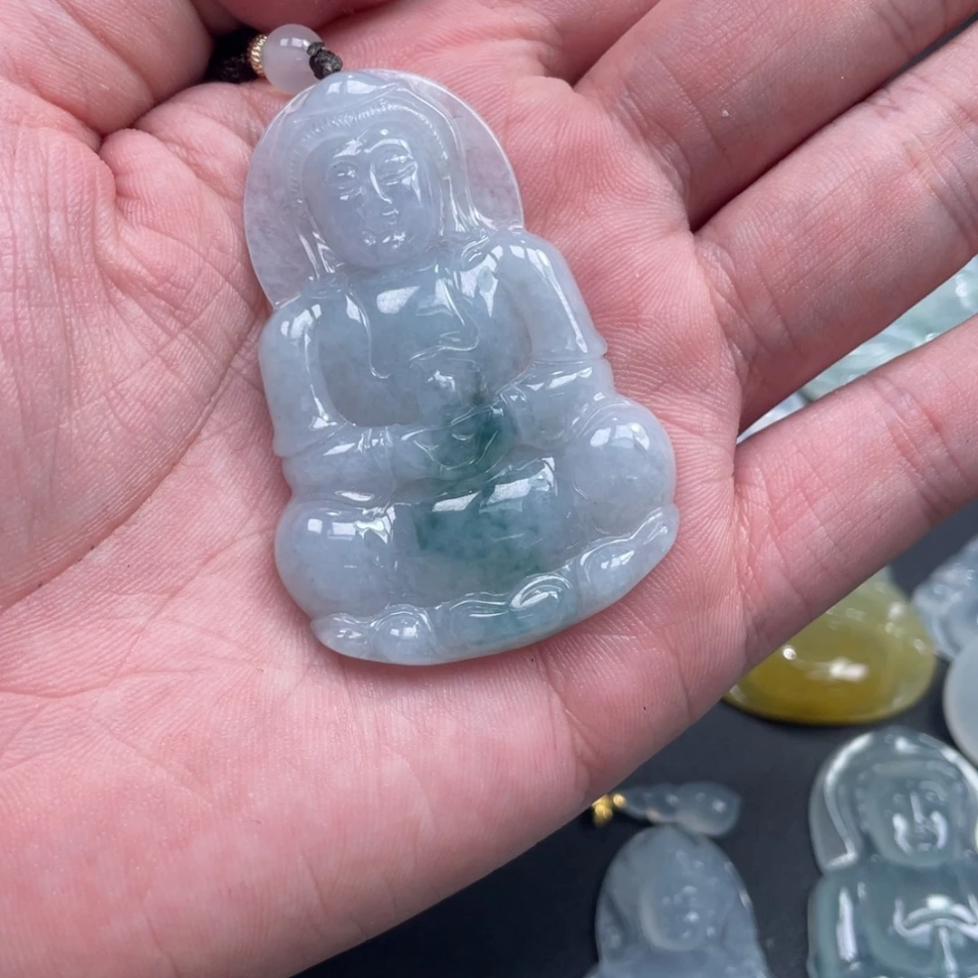 翡翠未镶嵌颈饰观音