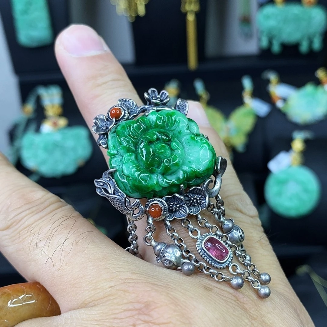 颈饰未镶嵌翡翠健*戒指