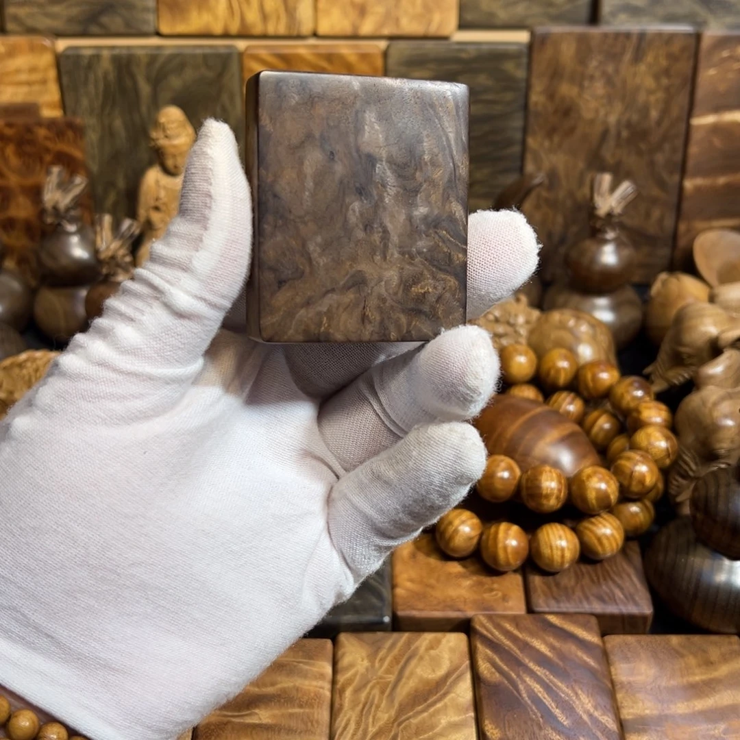 金丝楠阴沉木手把件