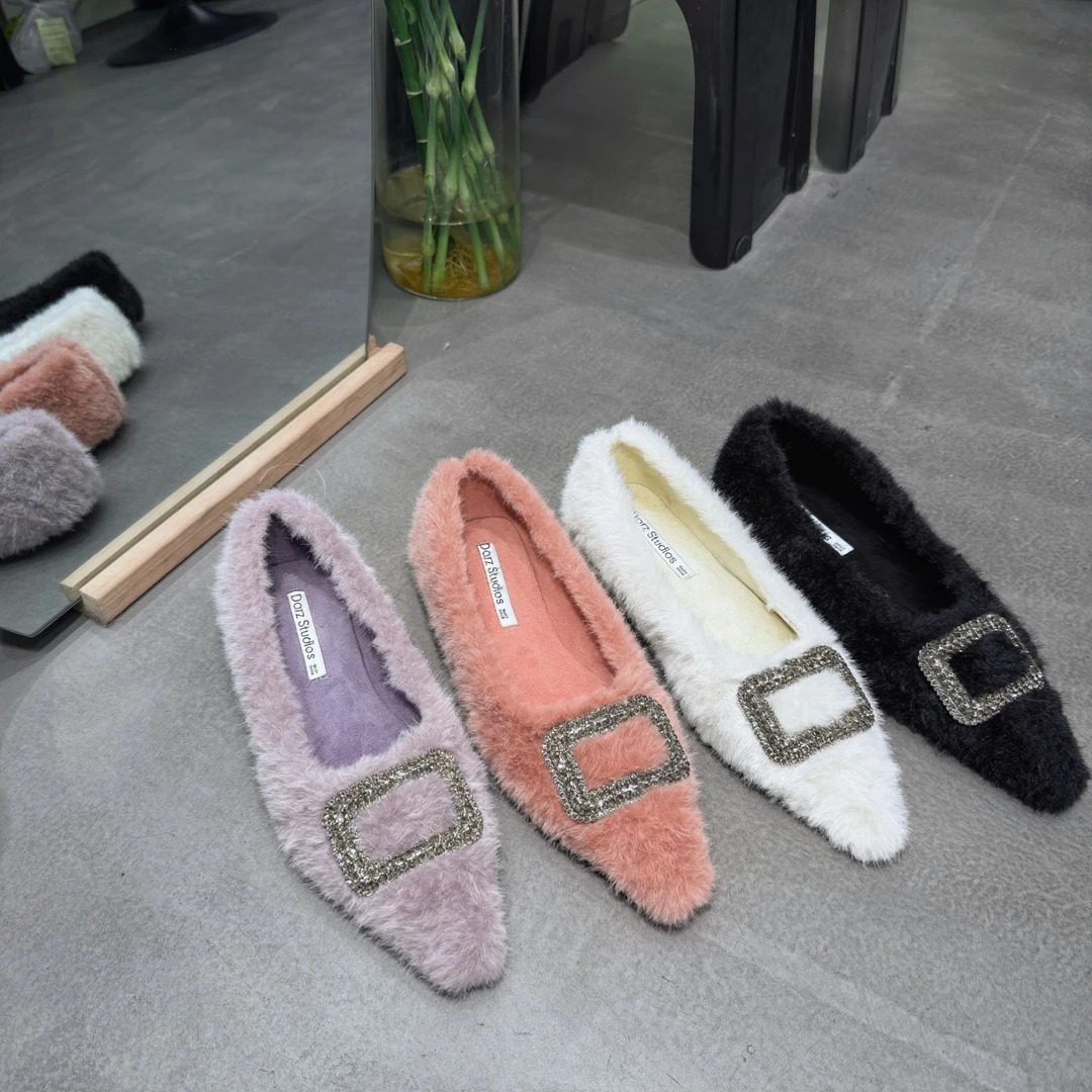 2025爆款加绒新款坡跟低跟女鞋子通勤毛毛水钻方扣尖头浅口单鞋