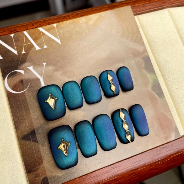 【冰湖】纯手工穿戴甲-蓝绿显白变色丝绒磨砂秋冬美甲贴片