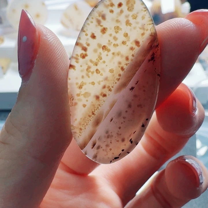 玛瑙/玉髓未镶嵌珠宝奇石