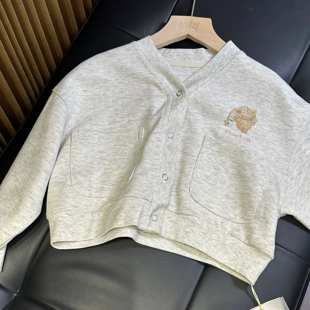 实体精品童装店 小童浅灰色卡通印花卫衣面料v领休闲百搭长袖开衫