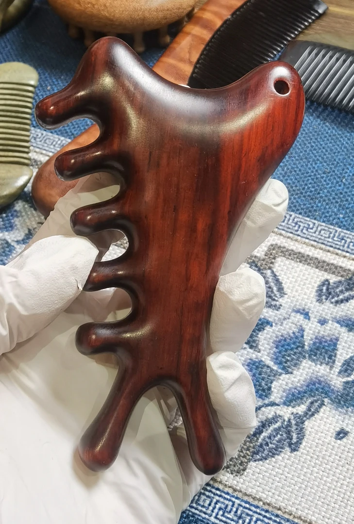 瑕疵 紫檀 扁扁四合一  小怪兽按摩梳头疗面部身体刮痧疏通经络梳