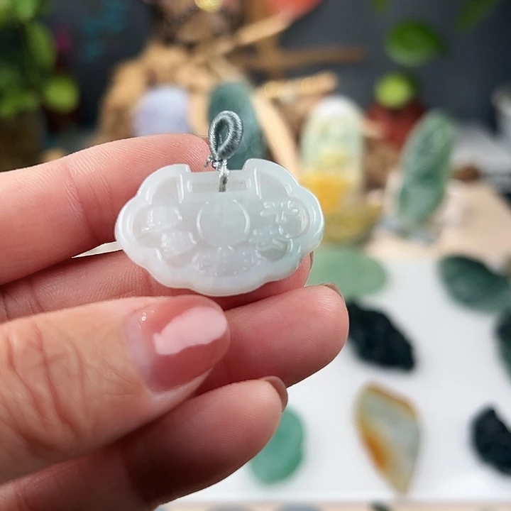 翡翠未镶嵌颈饰平安如意锁