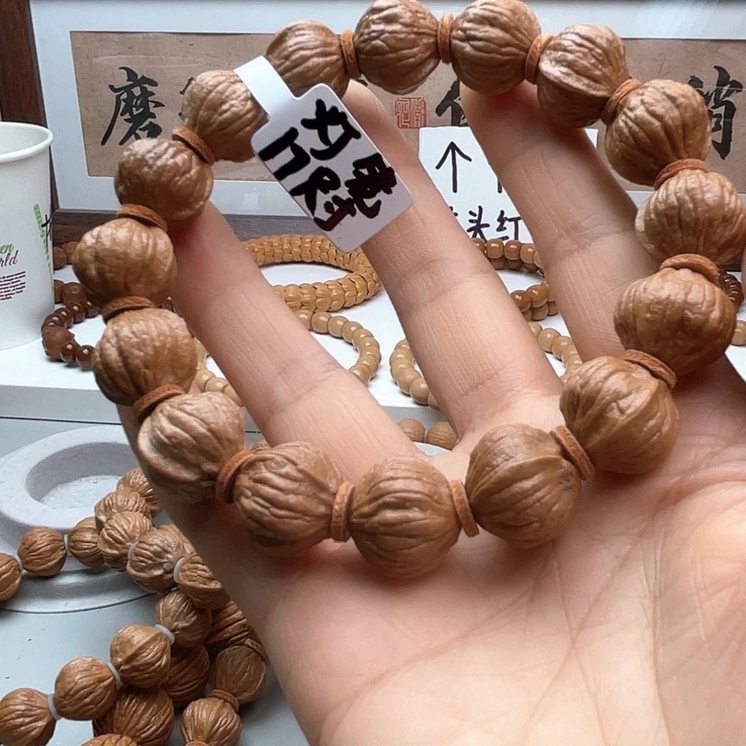 核桃糊****万老树猴头手串灯笼1.7