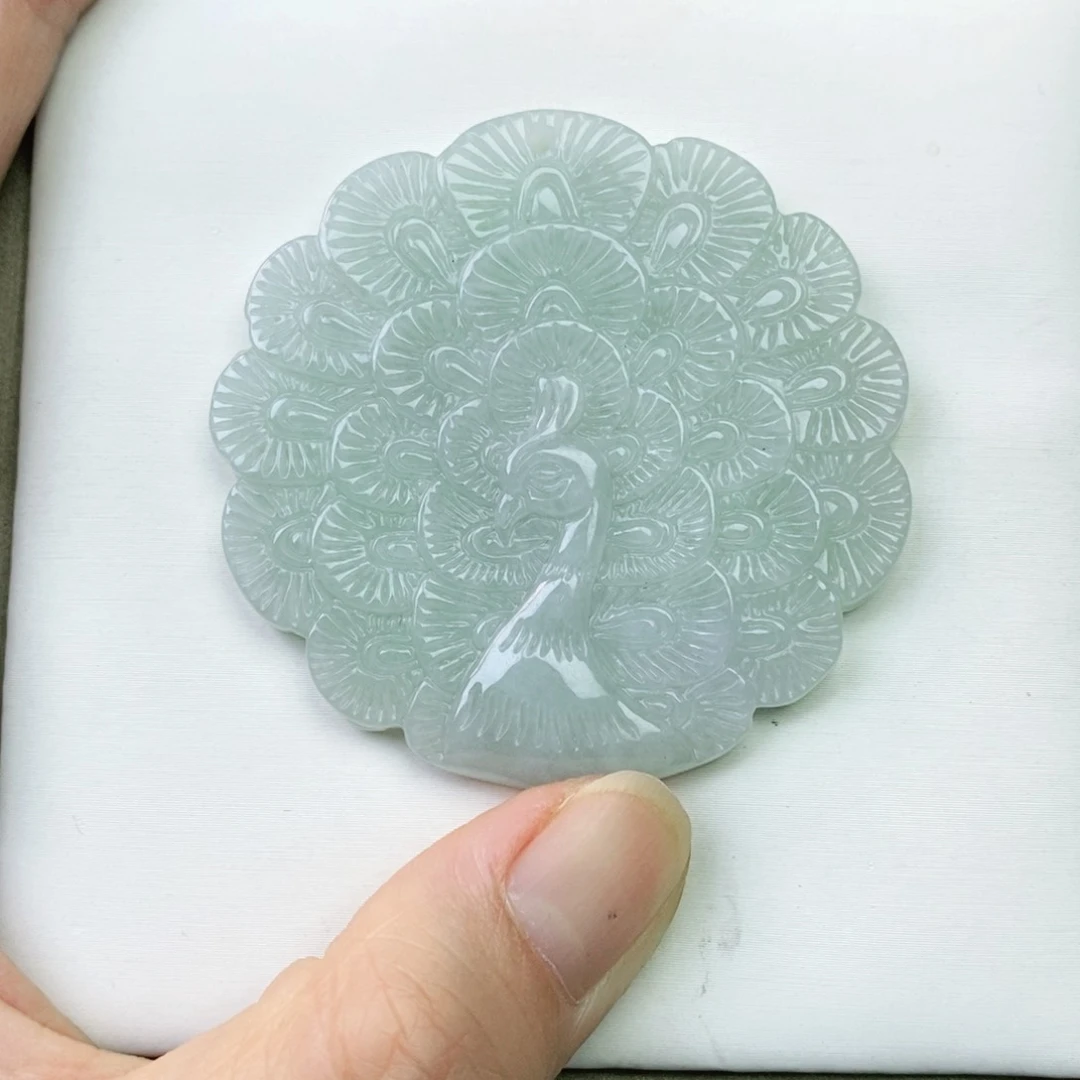 翡翠未镶嵌颈饰孔雀