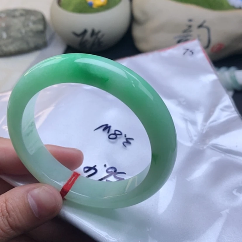 【闪购商品】翡翠手镯未镶嵌56.57果绿