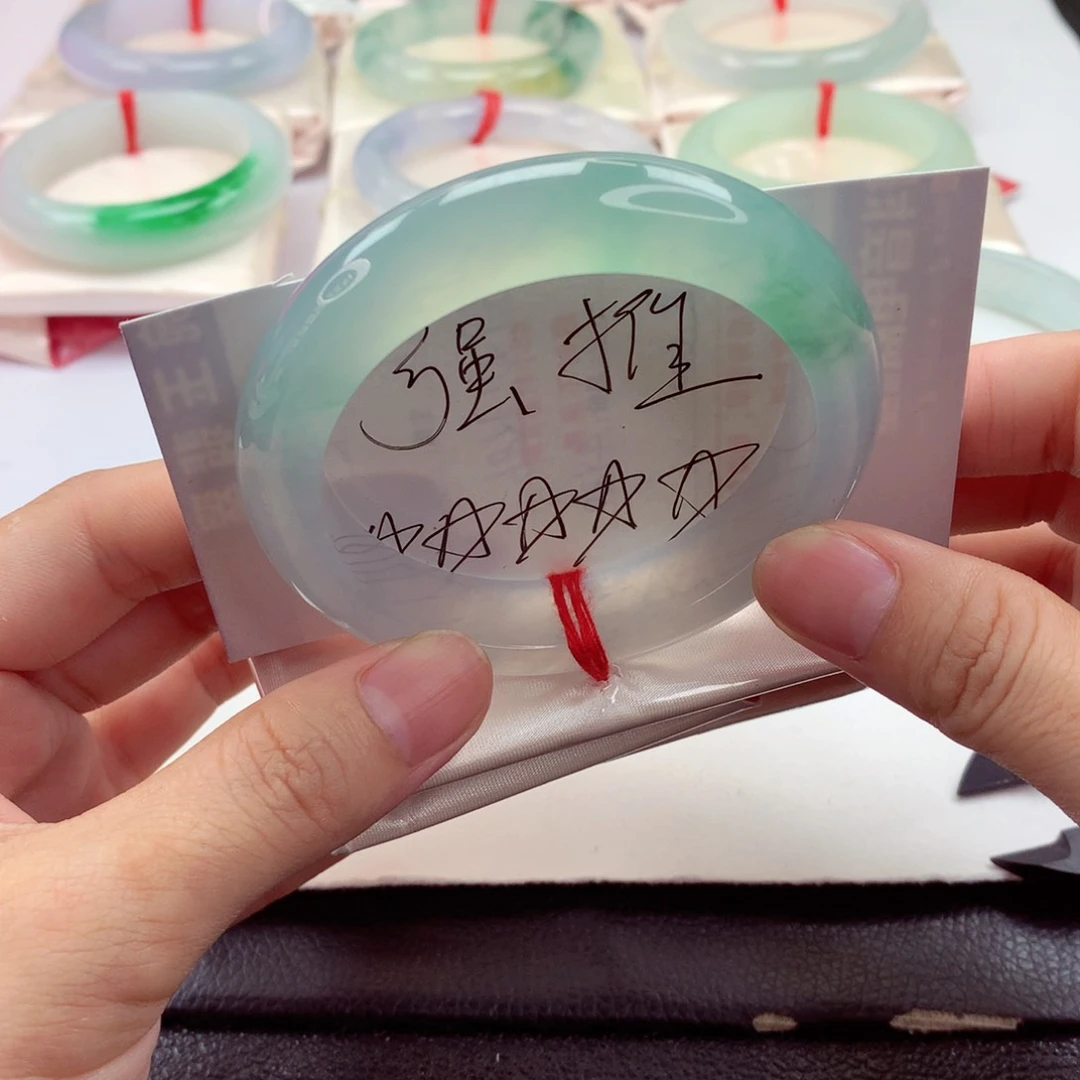 翡翠手镯未镶嵌56.7圈口 冰透起光半山水一抹绿