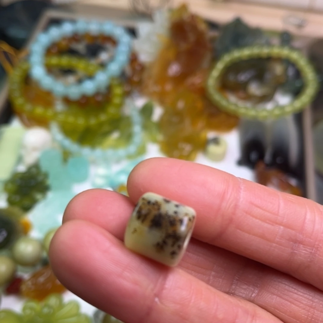 楼***萱蛇纹石玉未镶嵌岫玉