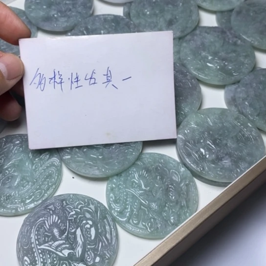 °****翡翠未镶嵌颈饰翡翠