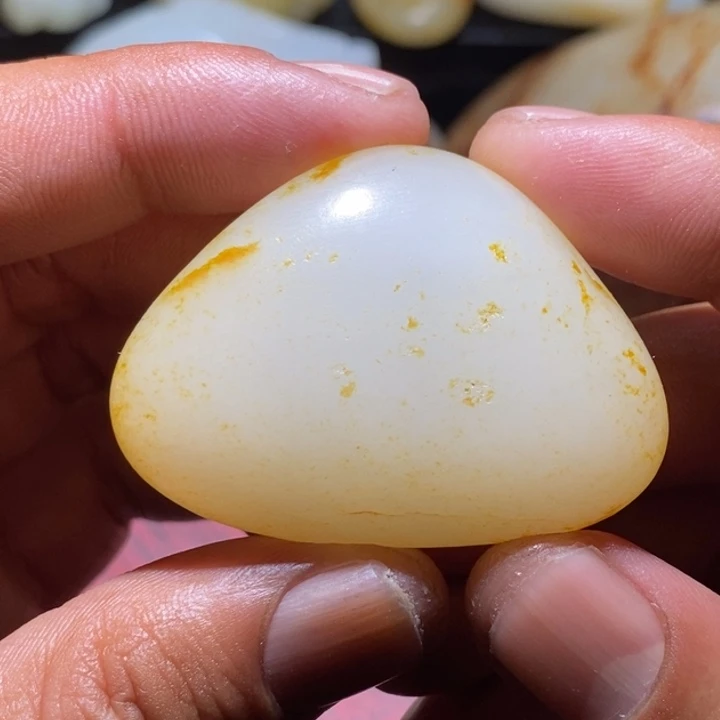 和田玉49克原石未镶嵌