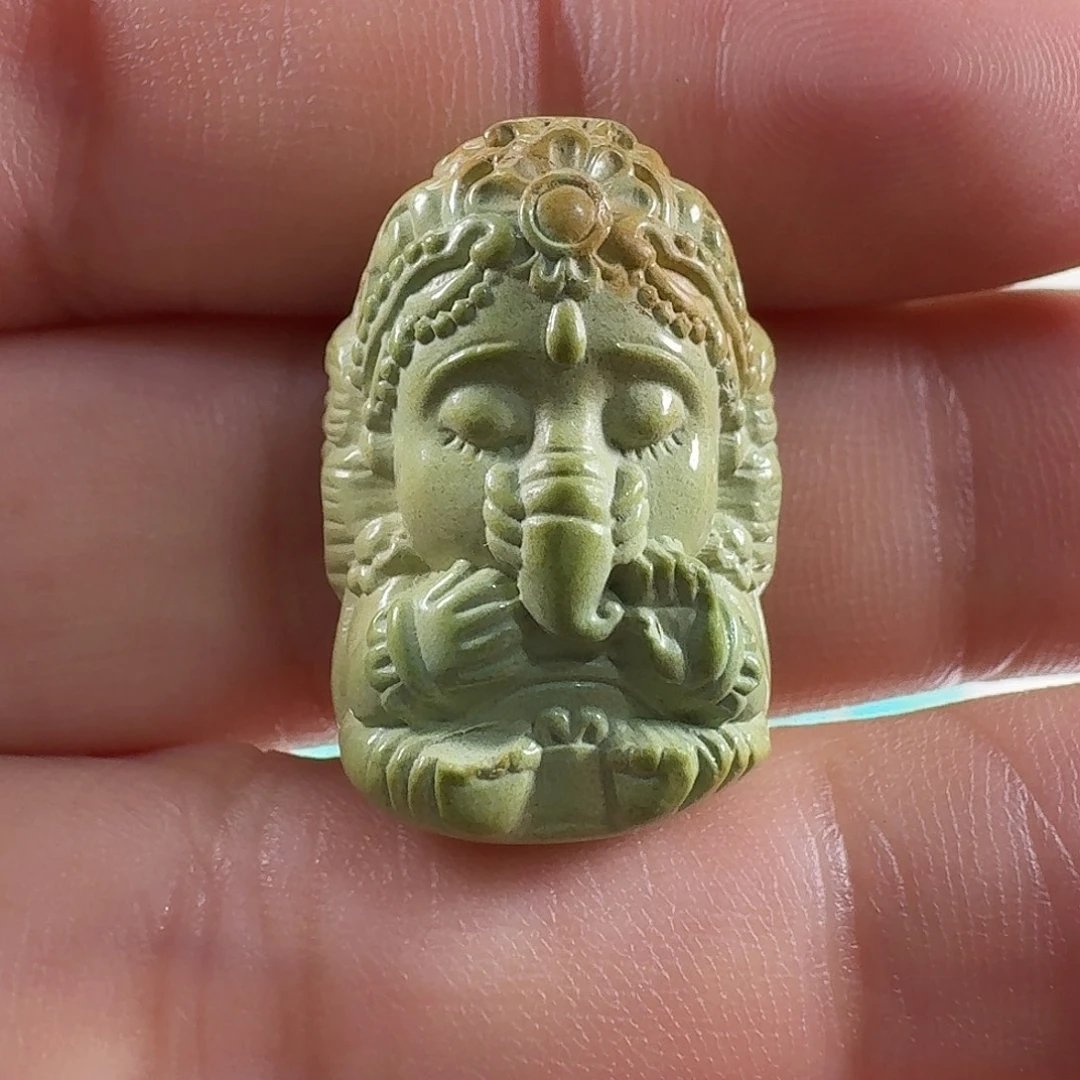 绿松石未镶嵌颈饰