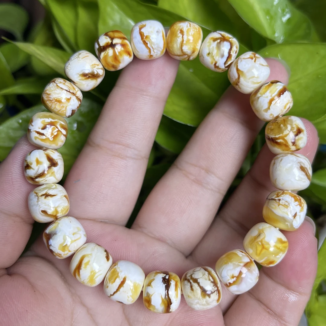 11瓷白沁色妖花蜜蜡老型手串