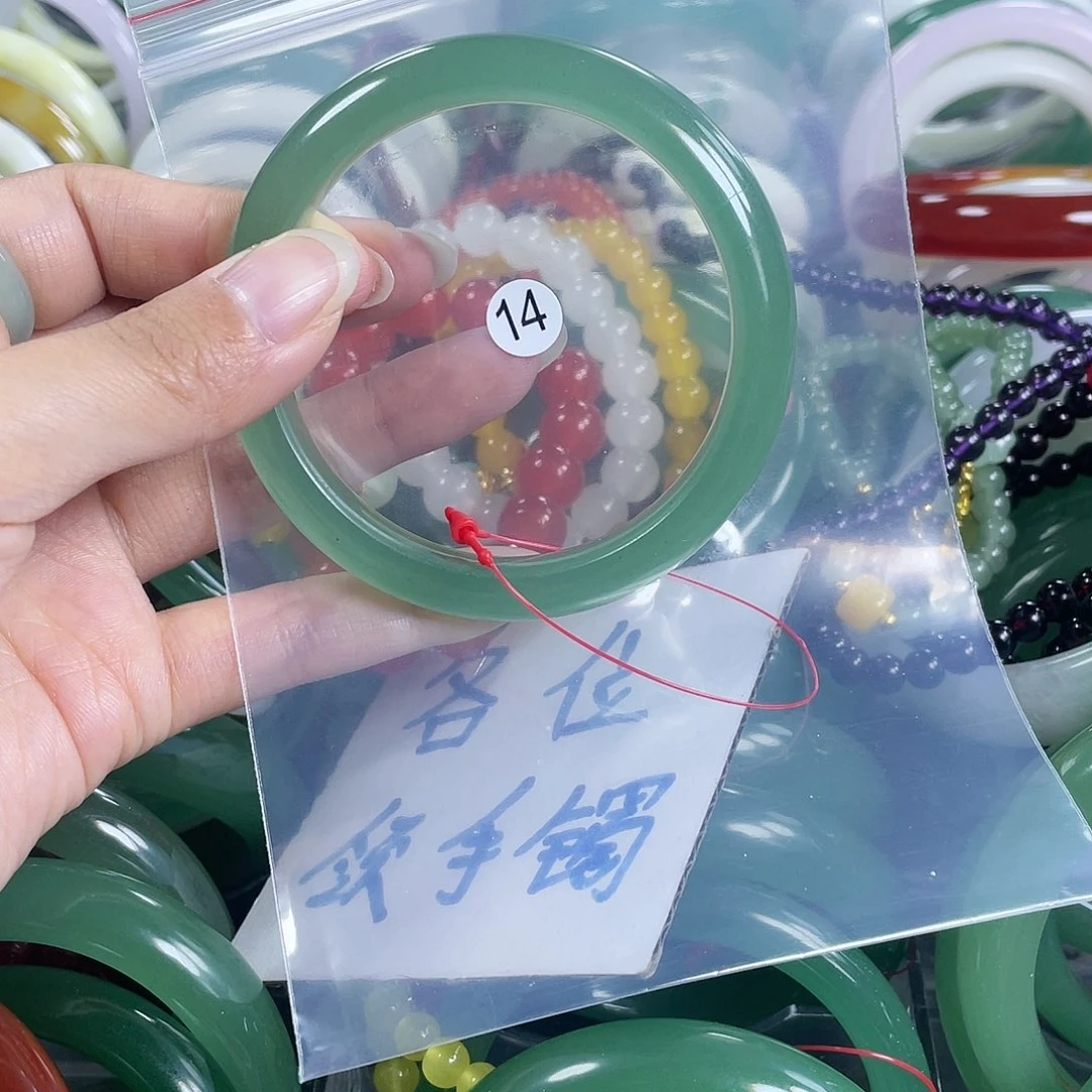 【闪购商品】石英质玉手镯未镶嵌58