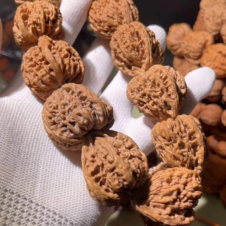 手串文玩核桃…………25