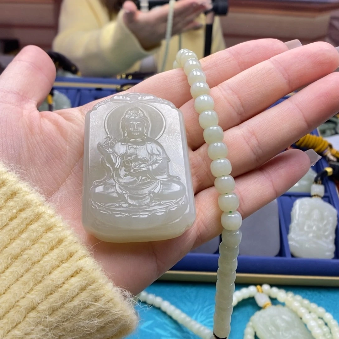 和田玉颈饰未镶嵌落**晖