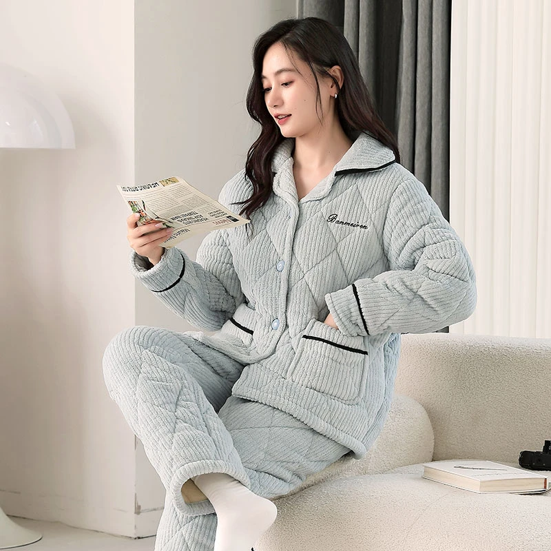 三层加厚夹棉秋冬新款珊瑚绒睡衣套装女中年妈妈保暖家居服可外穿