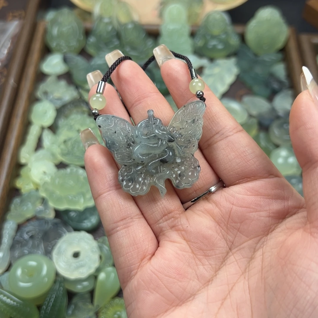 蛇纹石玉未镶嵌颈饰