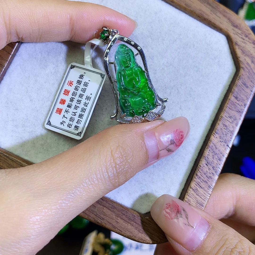 翡翠颈饰银S925镶嵌天然翡翠观音