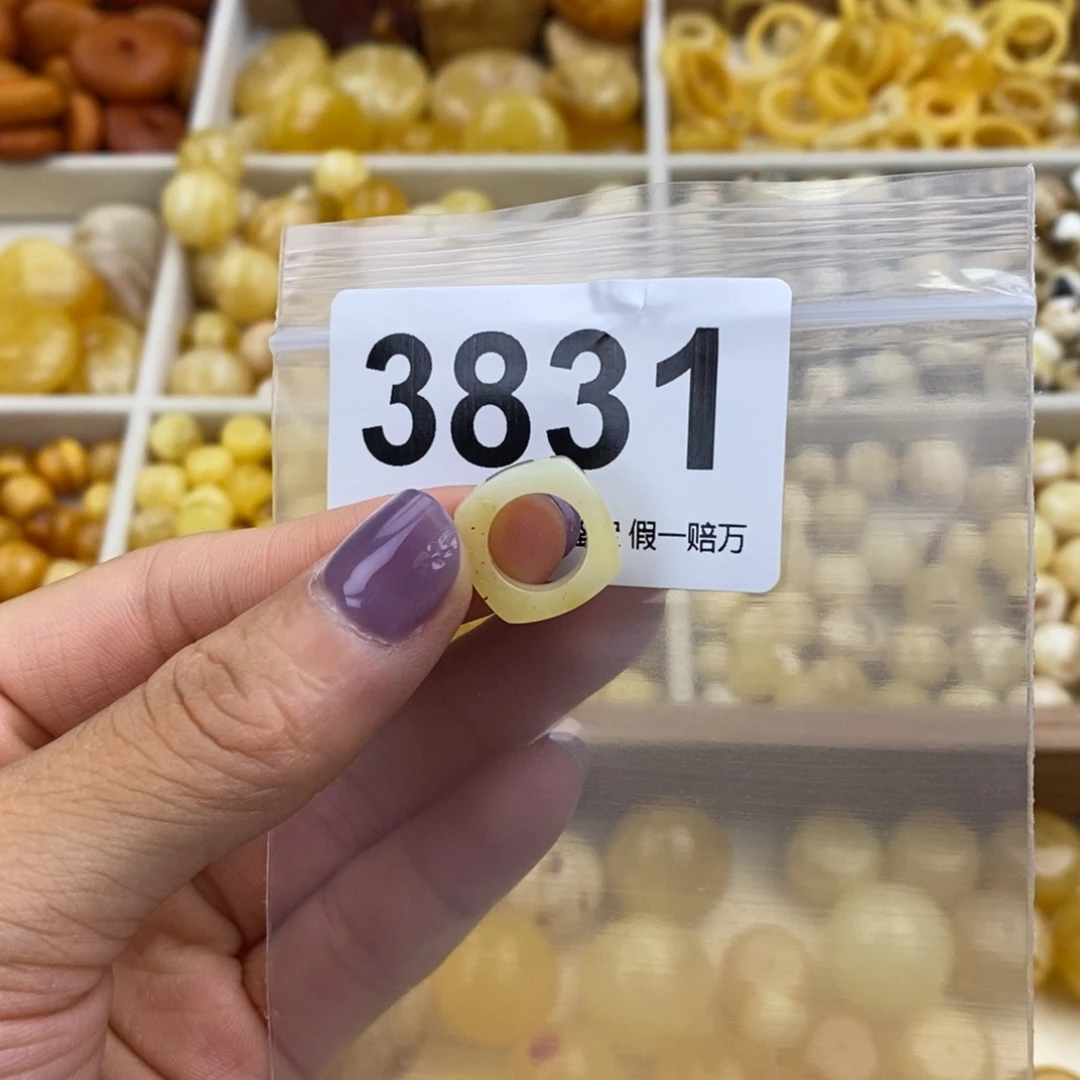 未镶嵌琥珀珠宝奇石9.2