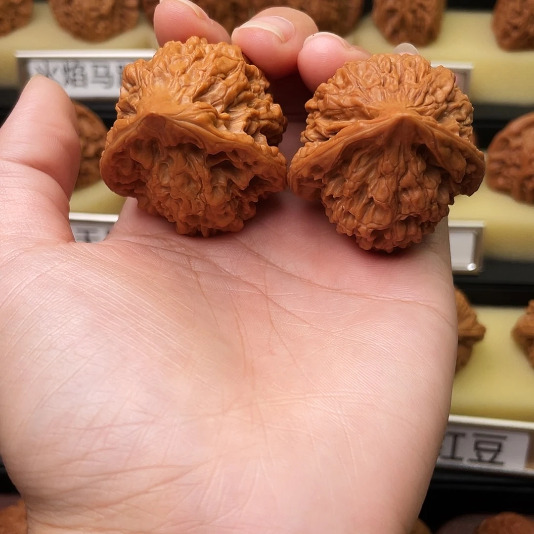 文玩核桃吊坠官帽富甲一方