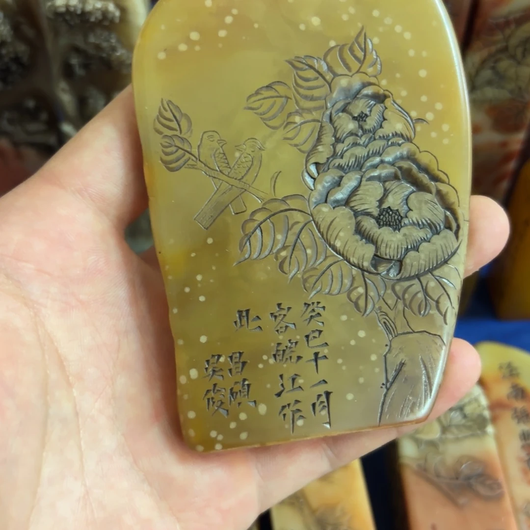 倪***愈寿山石印石桌面摆件