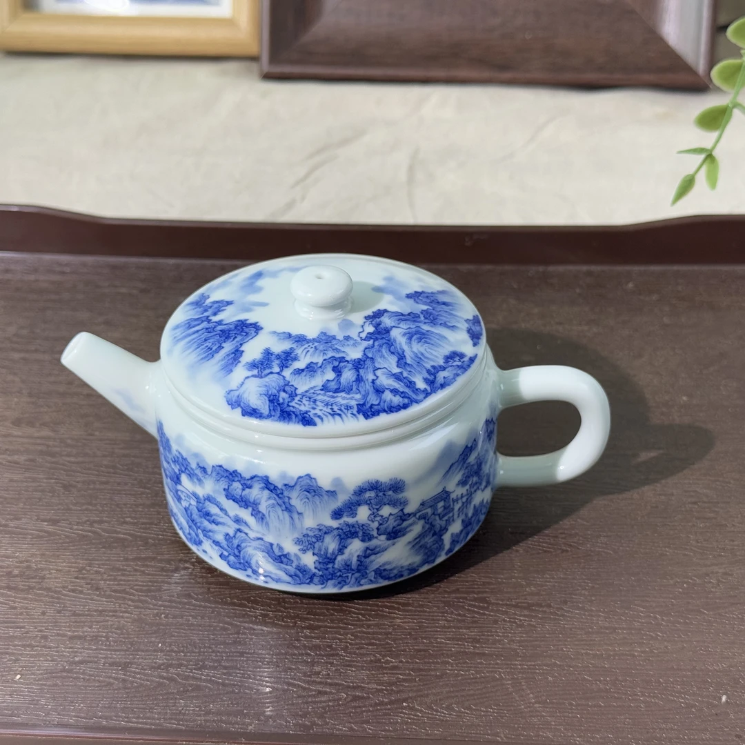 川行手作青花山水茶壶