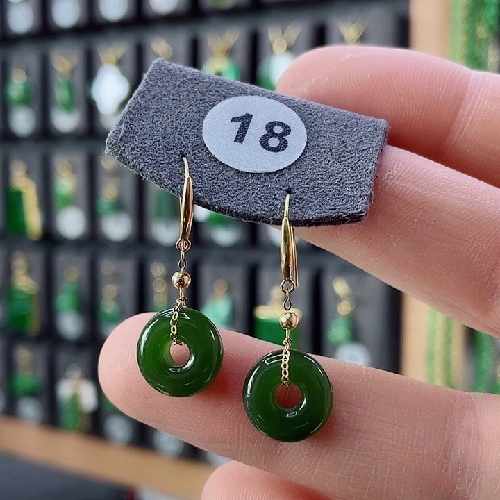 18K金镶嵌和田玉耳饰