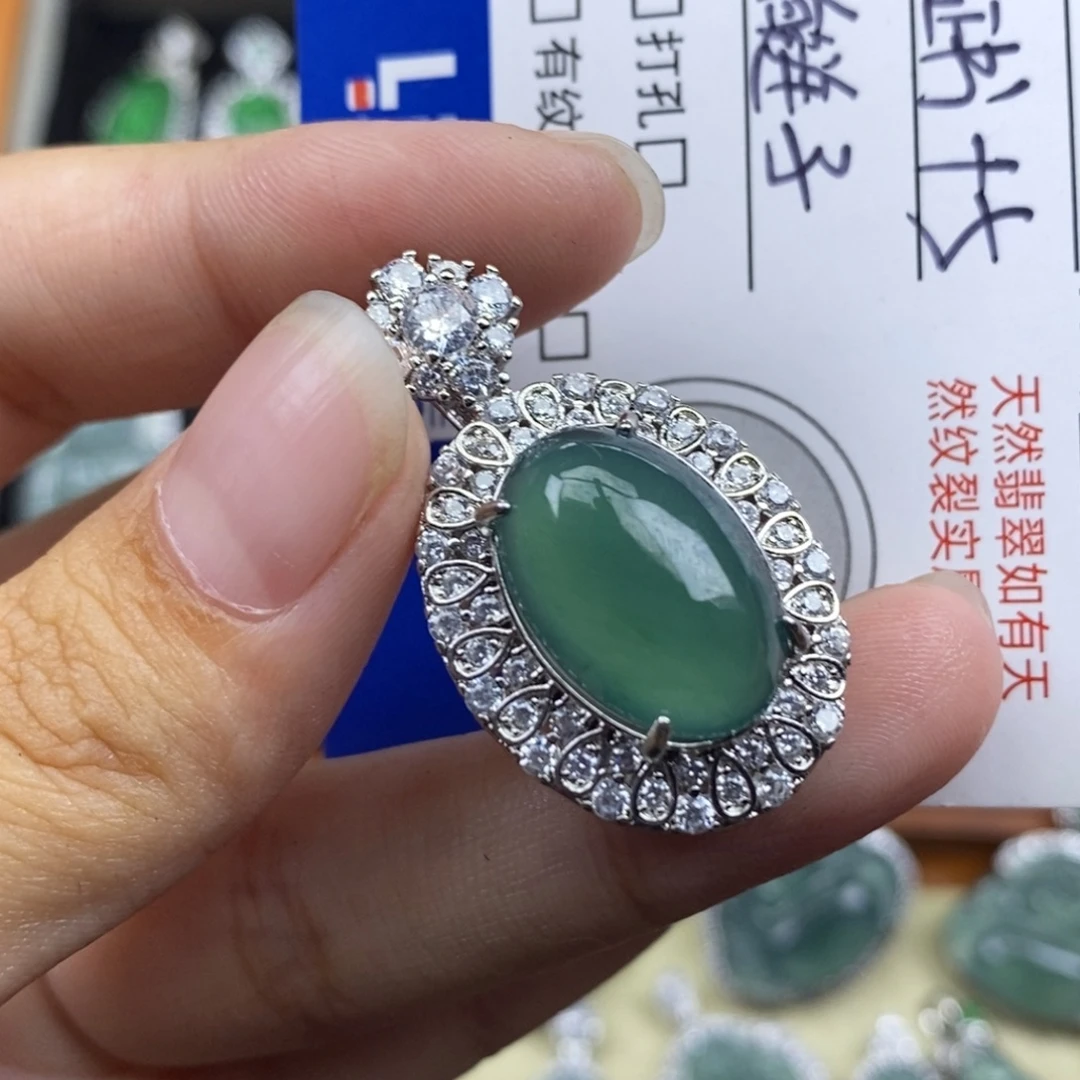 颈饰未镶嵌翡翠天然