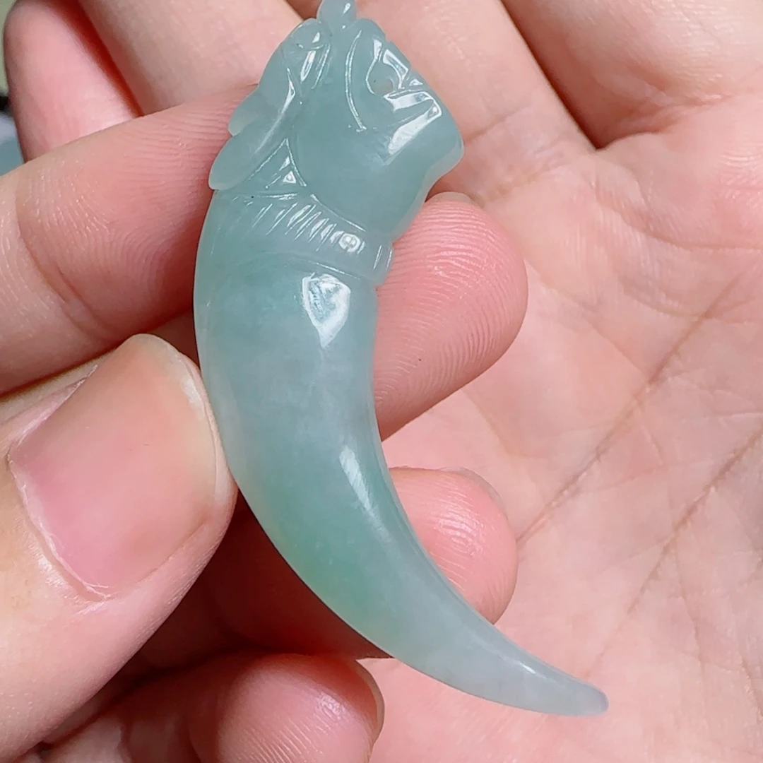 颈饰未镶嵌翡翠龙牙