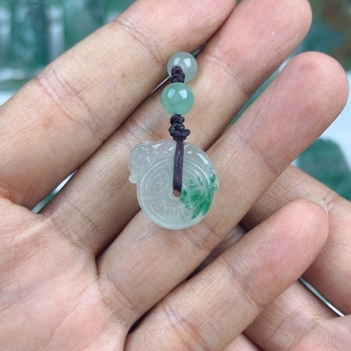 颈饰未镶嵌石英质玉