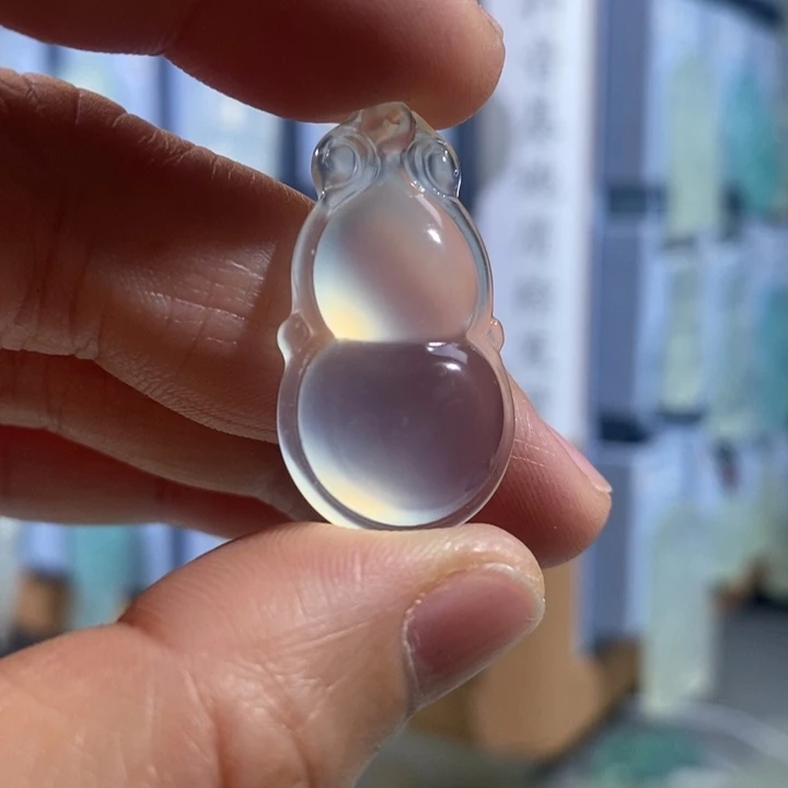 岫玉未镶嵌颈饰吊坠