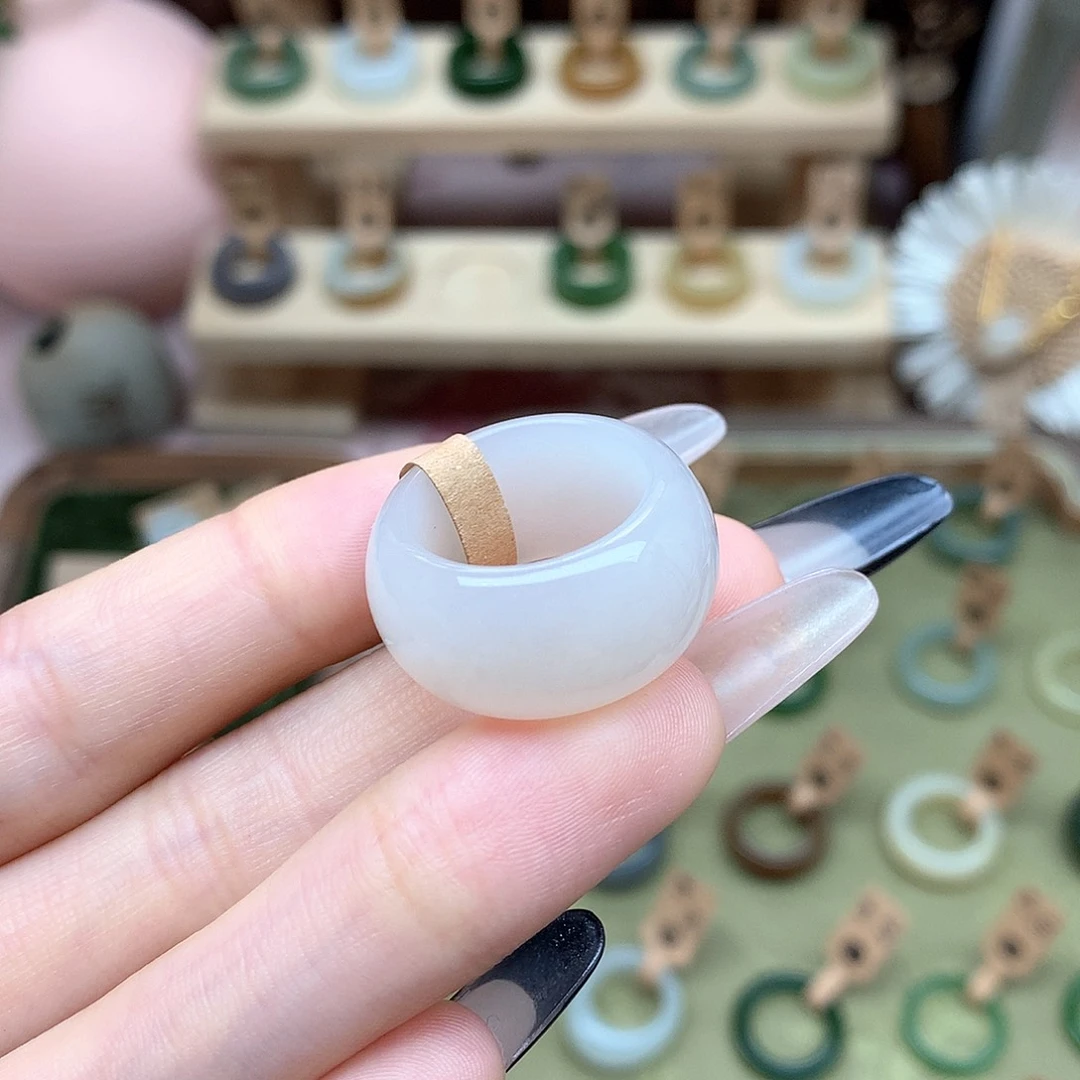 和田玉戒指未镶嵌樱花粉