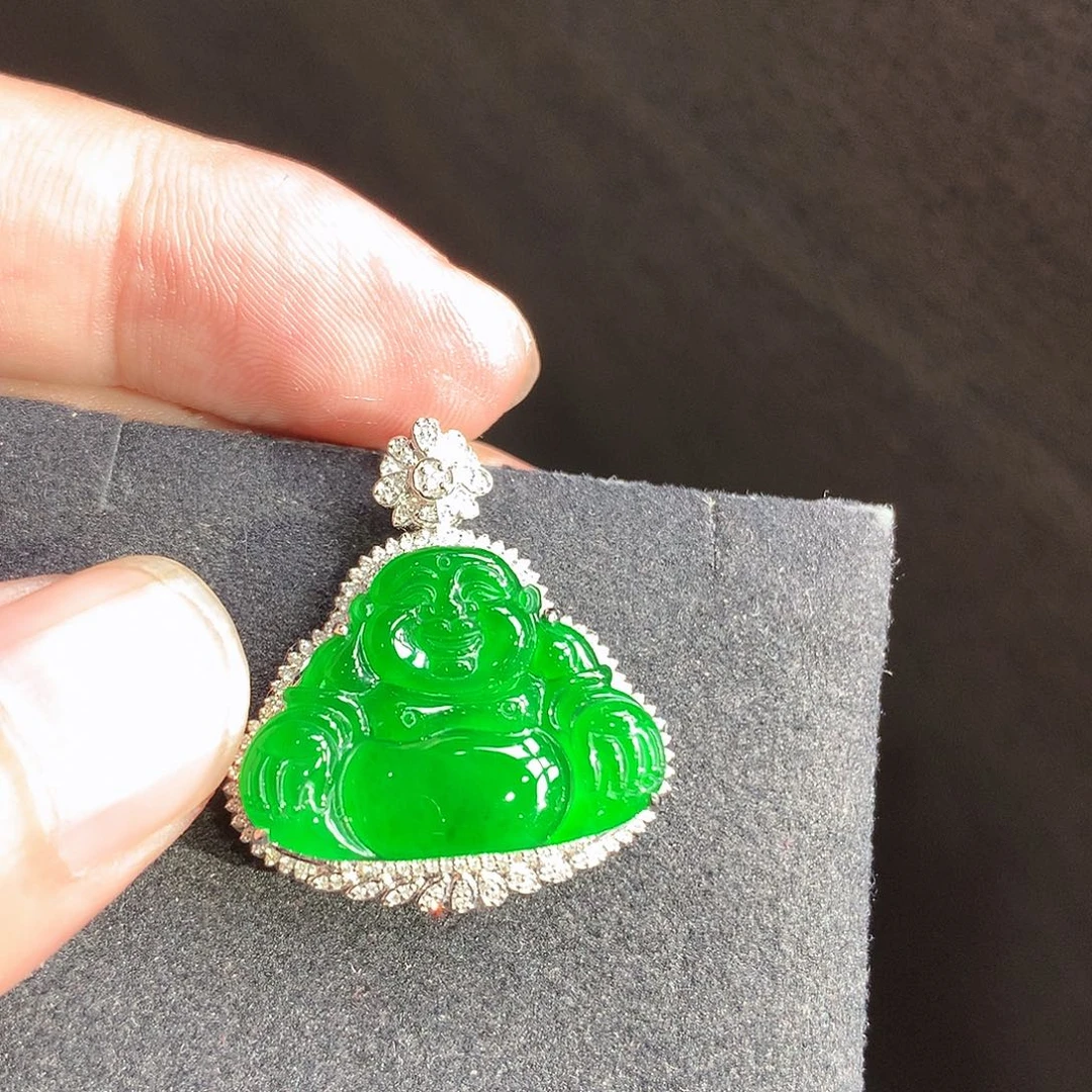 颈饰18K金镶嵌翡翠