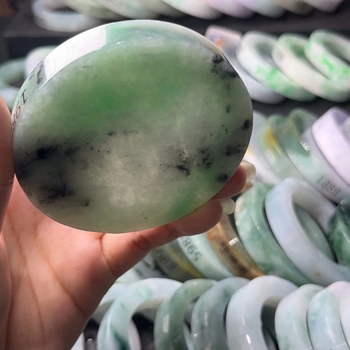 定制翡翠未镶嵌翡翠手镯