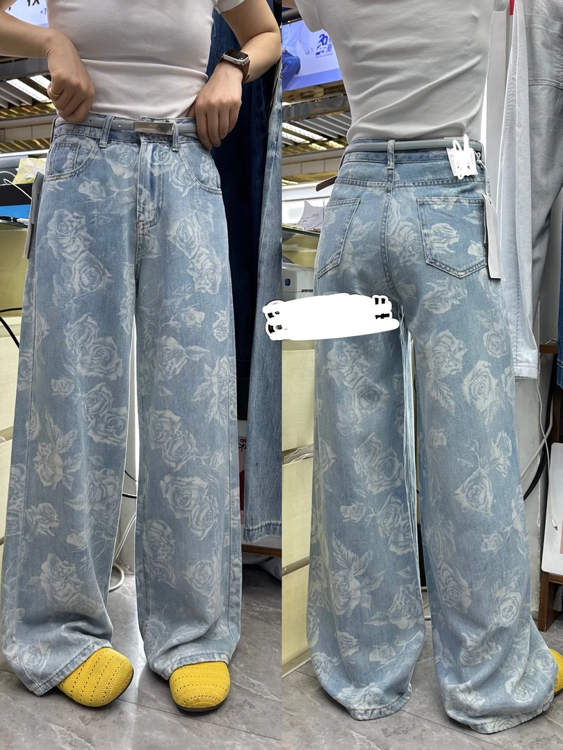 印花直筒显瘦浅蓝色牛仔裤