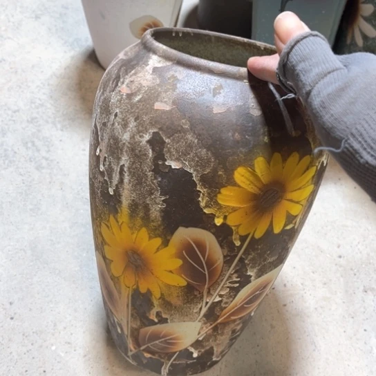 罐默认微瑕，有孔编号19-228