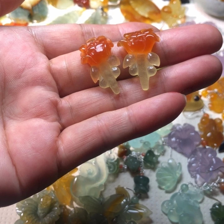 唐***妇未镶嵌蛇纹石玉耳坠