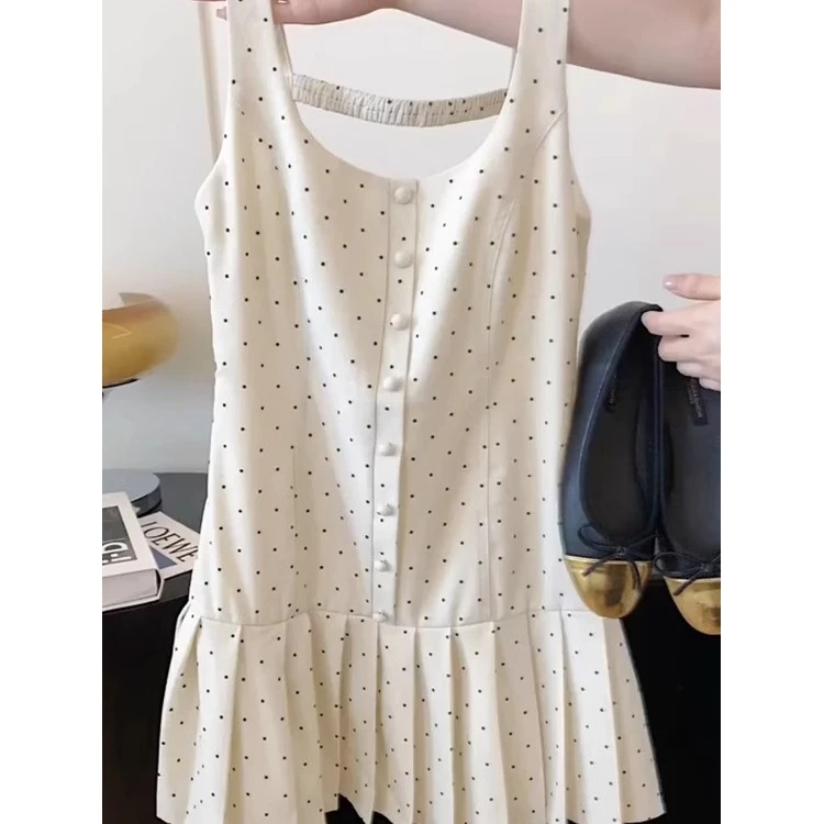 这版型巨爱！波点方领吊带连衣裙女2025夏季收腰修身百褶无袖短裙