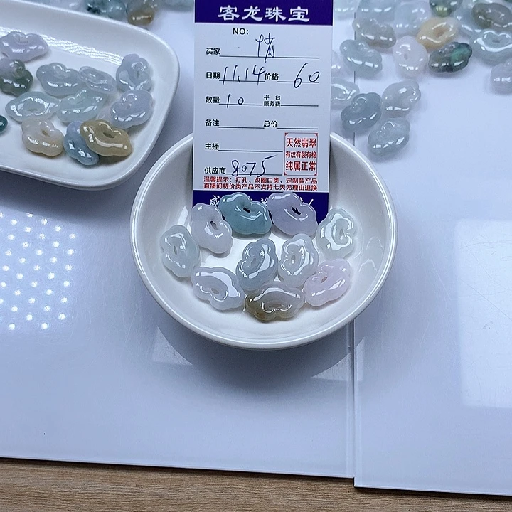 颈饰未镶嵌翡翠悄**敢