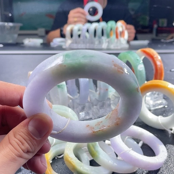 鎏***哖定制翡翠未镶嵌翡翠手镯