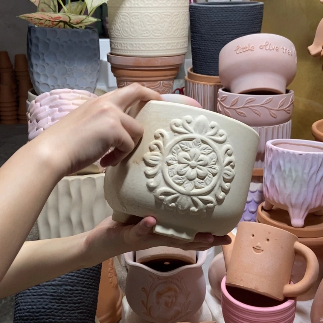 17×13白陶三脚雕花 粗陶1个