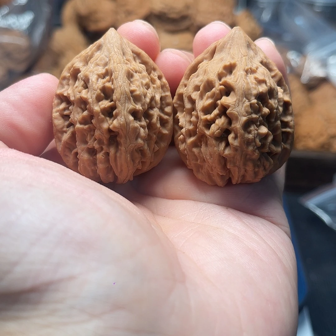 約***走1文玩核桃赤霞峪鸡心34-101