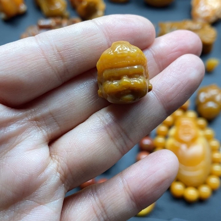 石英质玉（黄龙玉）未镶嵌颈饰