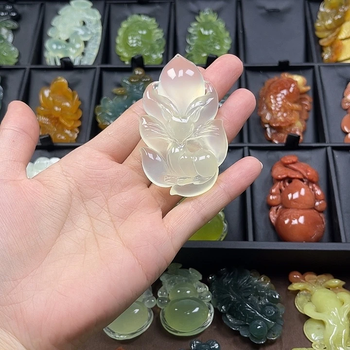 蛇纹石玉未镶嵌颈饰刘*