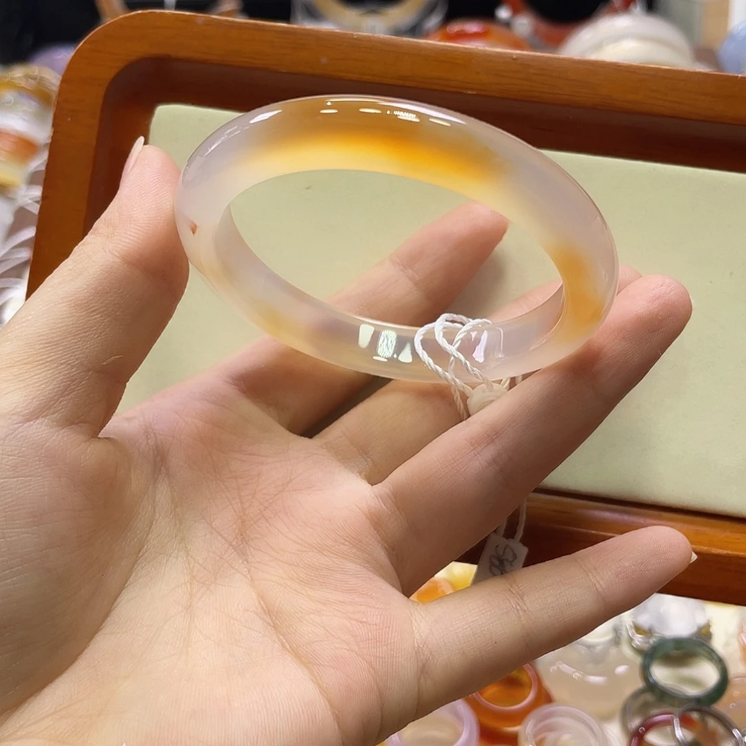 玛瑙/玉髓未镶嵌手镯不同光线不同角度色不同