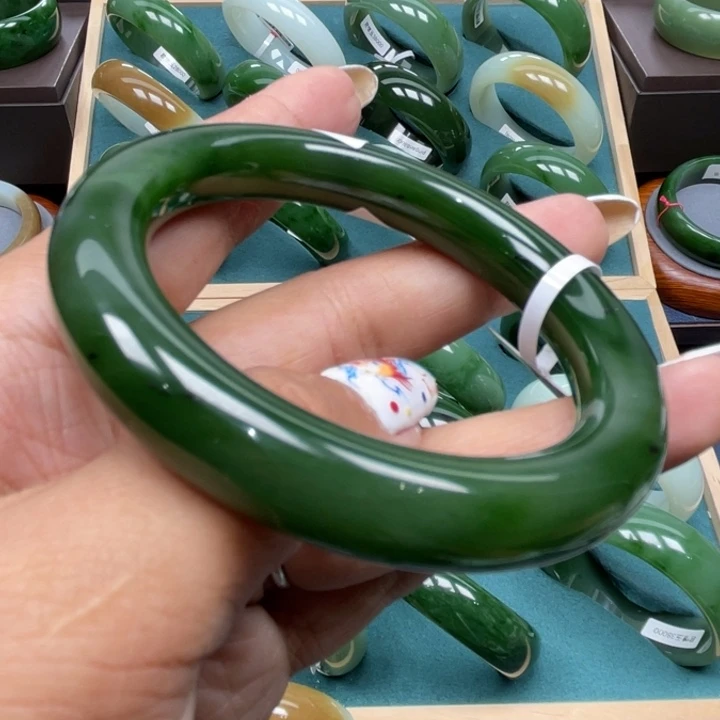 未镶嵌手镯和田玉（碧玉）
