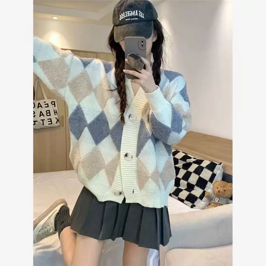 1747 菱格撞色V领毛衣外套女秋冬新款复古港味宽松长袖