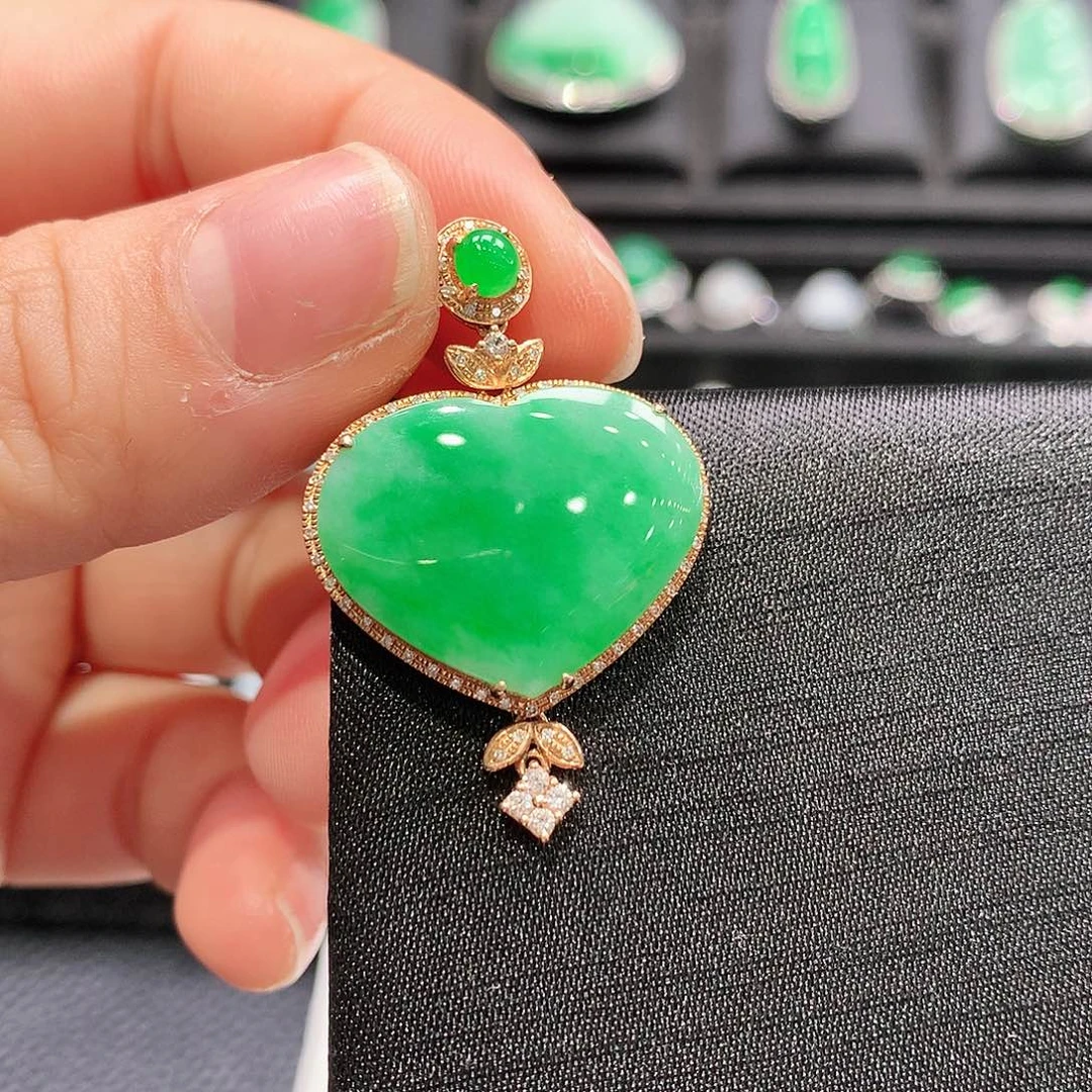 翡翠颈饰18K金镶嵌爱心